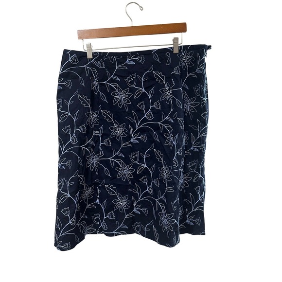 Norton McNaughton Dresses & Skirts - Norton McNaughton 18 Navy Blue Floral Cotton Knee Length Embroidered Skirt